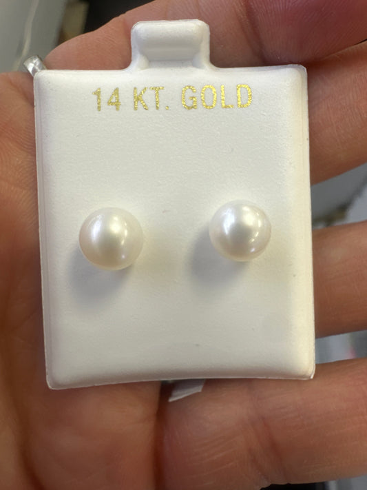14k Earrings in pearls