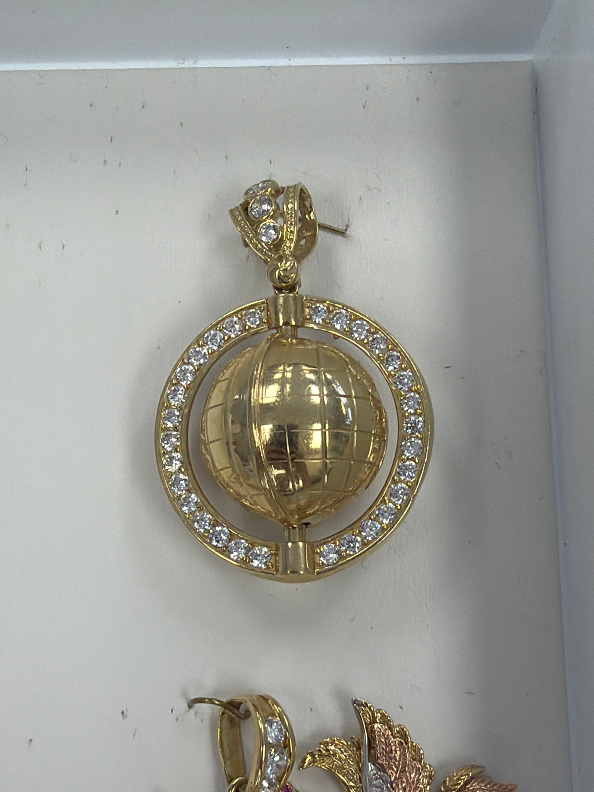 14k moving world with stones pendant