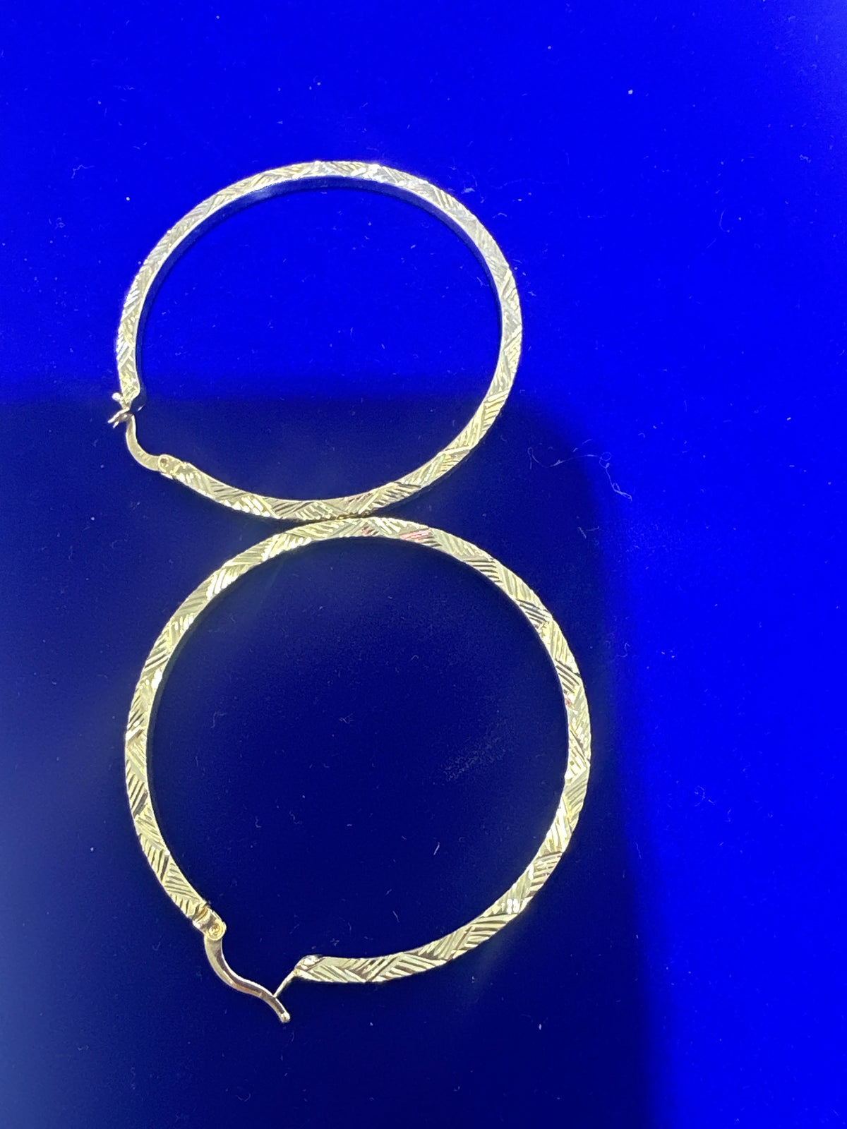 14k Earring big hoop yellow gold twisted