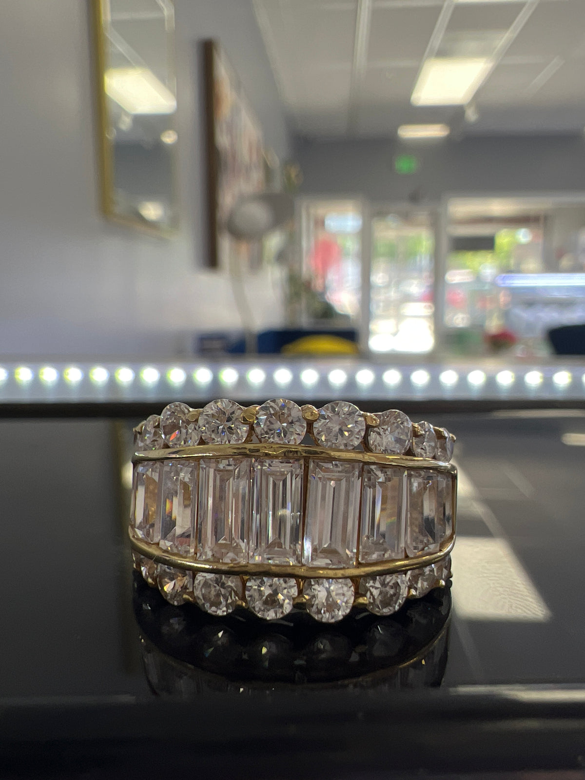 14k ring w/ many white stones