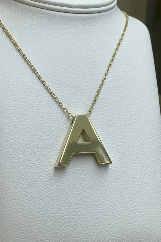 14k letter A necklace 2.51g