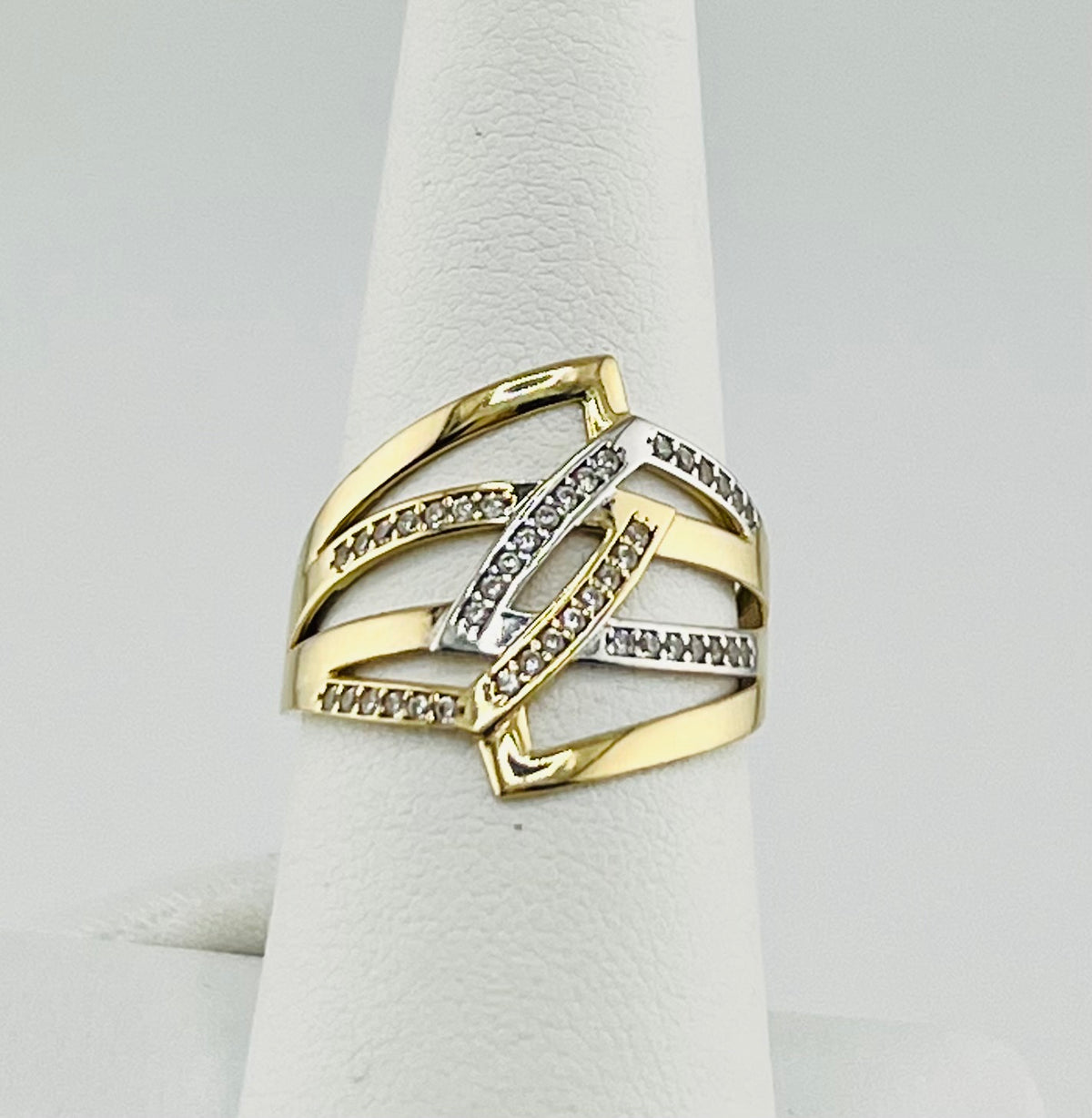 14k two-toned ring with stones