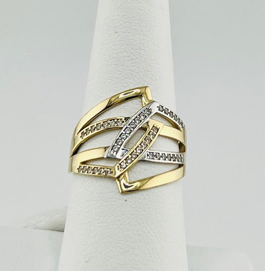 14k two-toned ring with stones