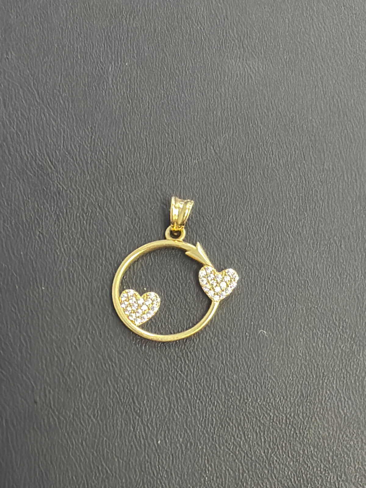 14k heart arrow circle pendant
