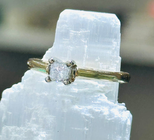 14k ladies ring size 7 diamante