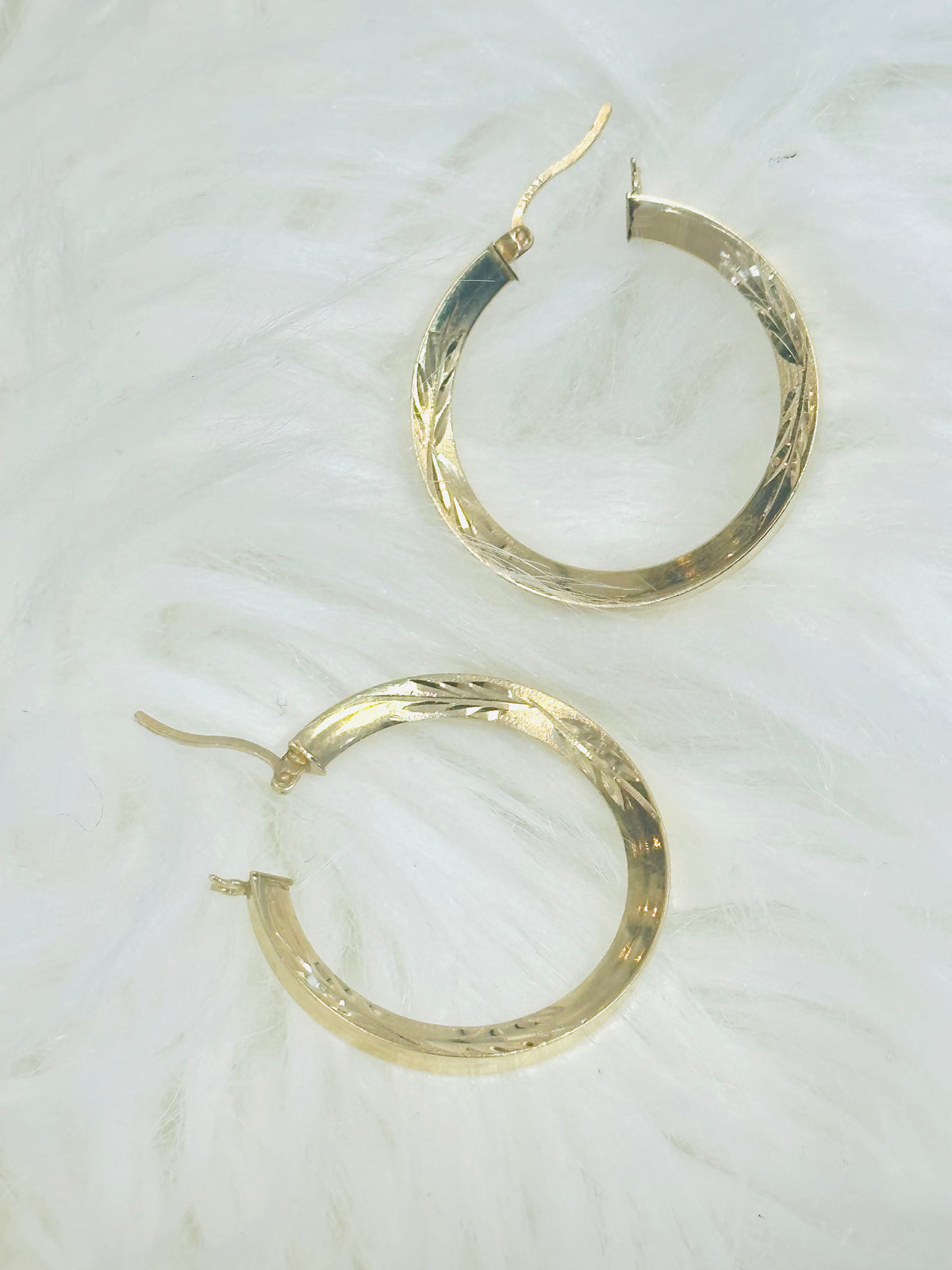 14k ladies earring hoop with stones hugies