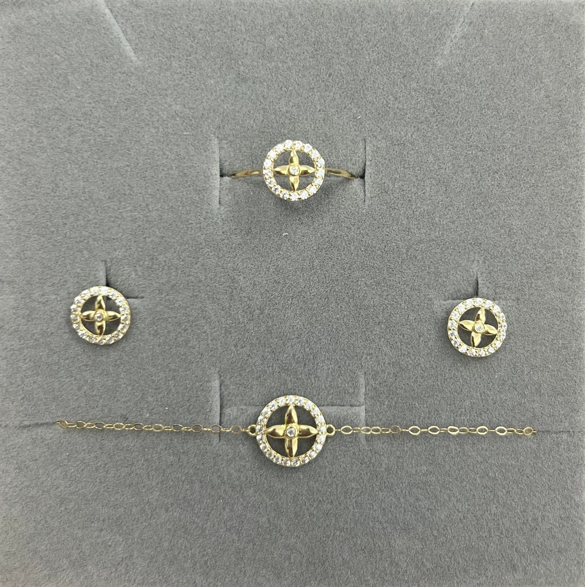 14k Earrings, ring and bracelet set clover w stones