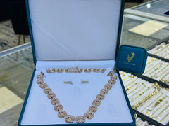 14k Necklace with stones gucci style 20”