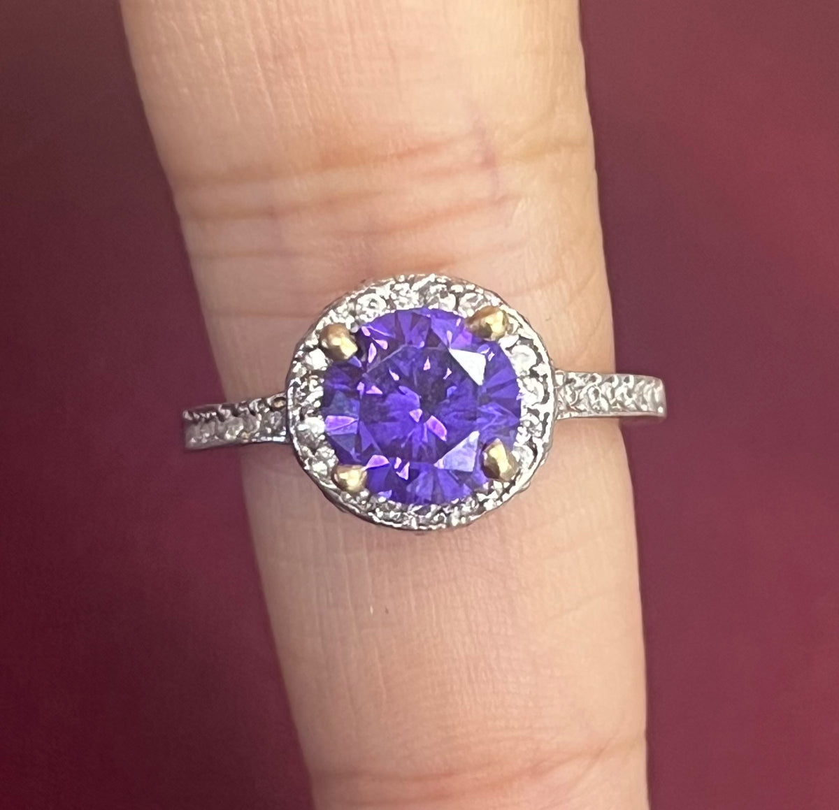14k purple circle stone ring with smaller stones
