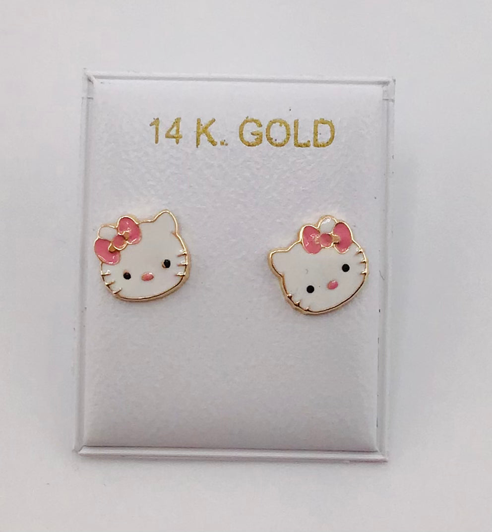 Baby earing hello kitty