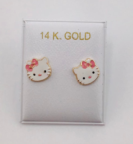 Baby earing hello kitty