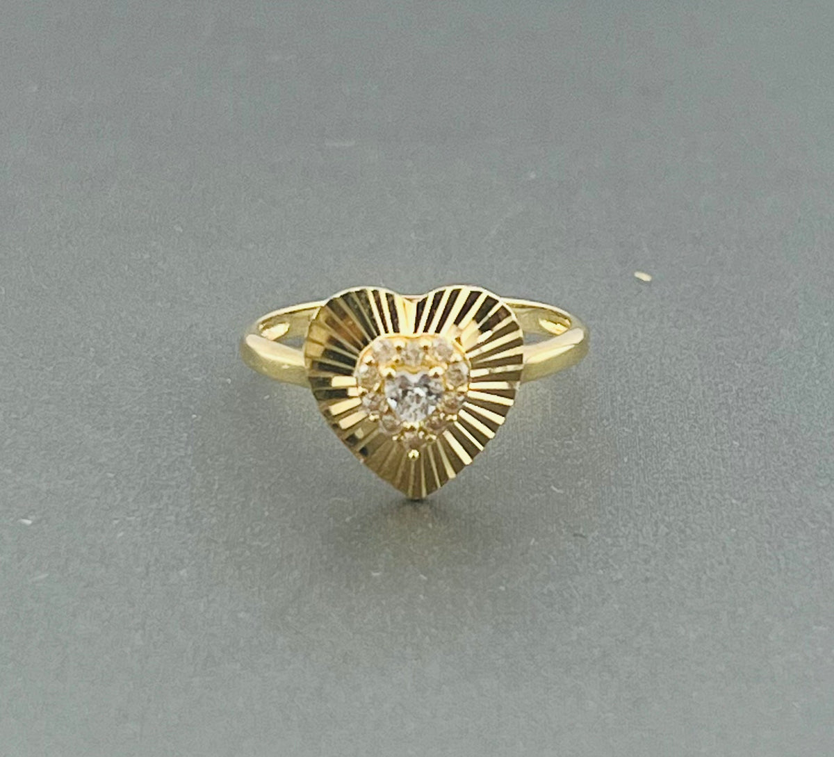 14k ring ladies heart with stone