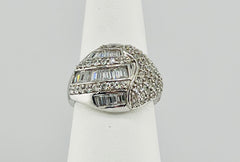 14k beautiful white gold ring with an expectacular design