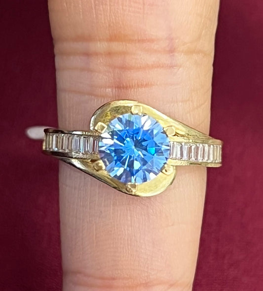 10k blue circle stone ring with smaller stones