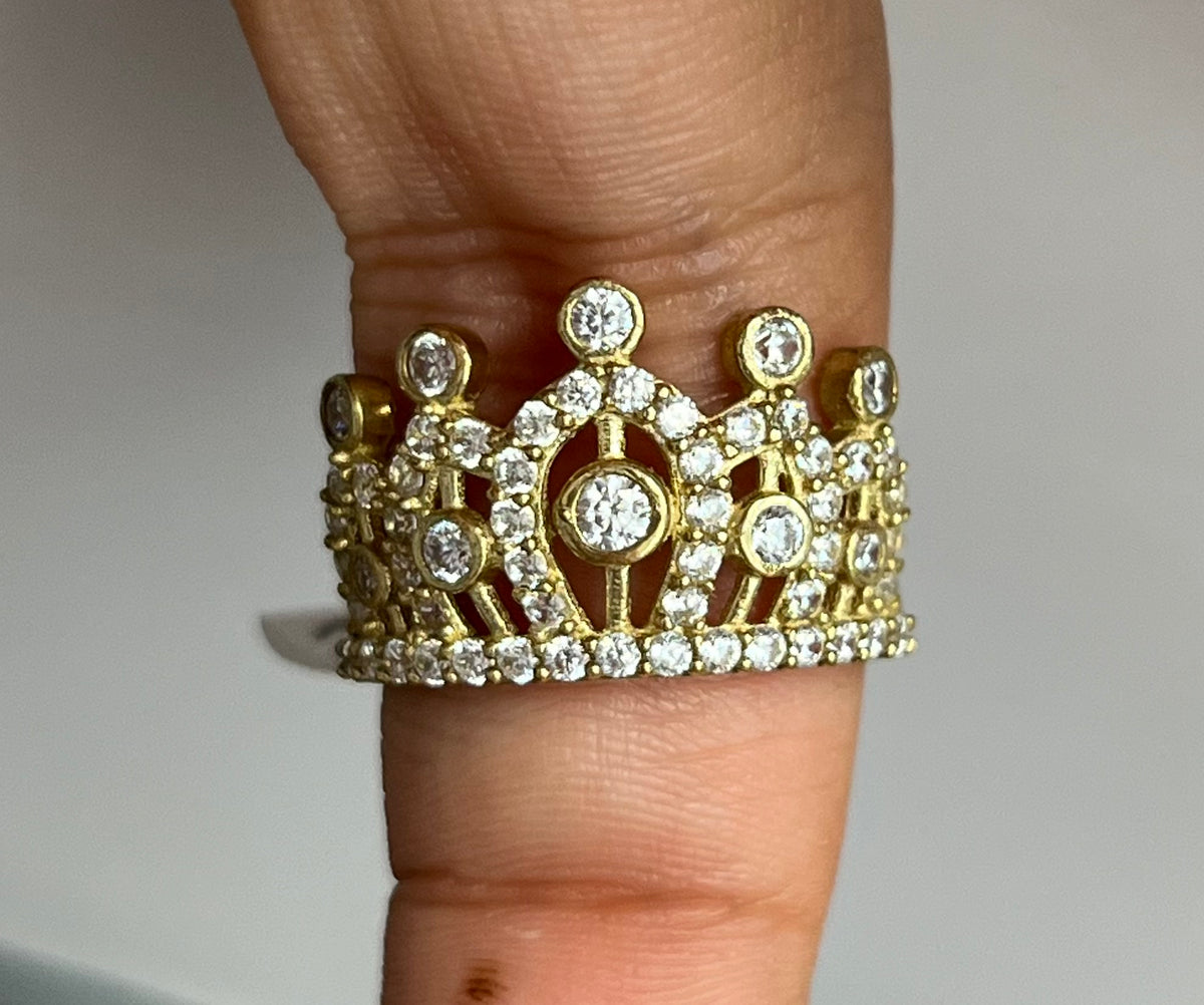 10k crown ring with white stones