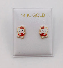 Baby earing hello kitty