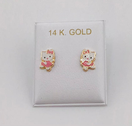 Baby earing hello kitty