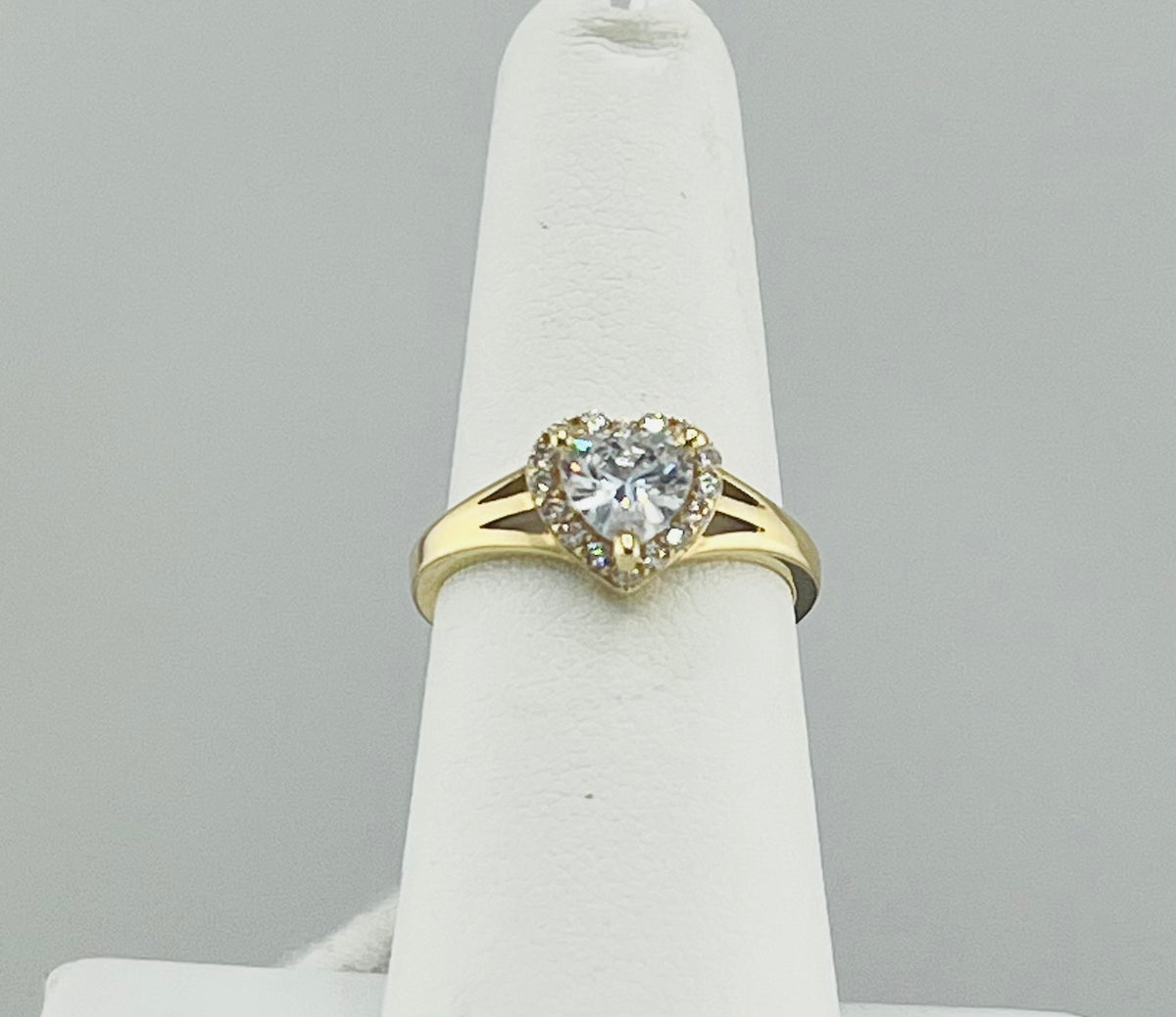 14k ring ladies heart with stone