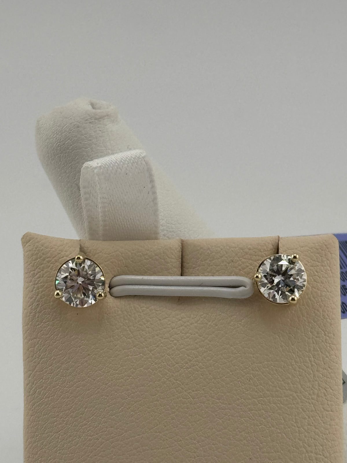 14k Round diamond earring