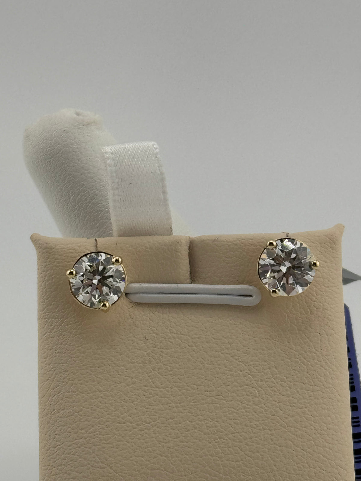14k Round diamond earrings